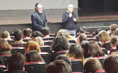 Los alumnos de ESO aplauden a Pepe Brotons, un hombre con vocación y comprometido con la vida